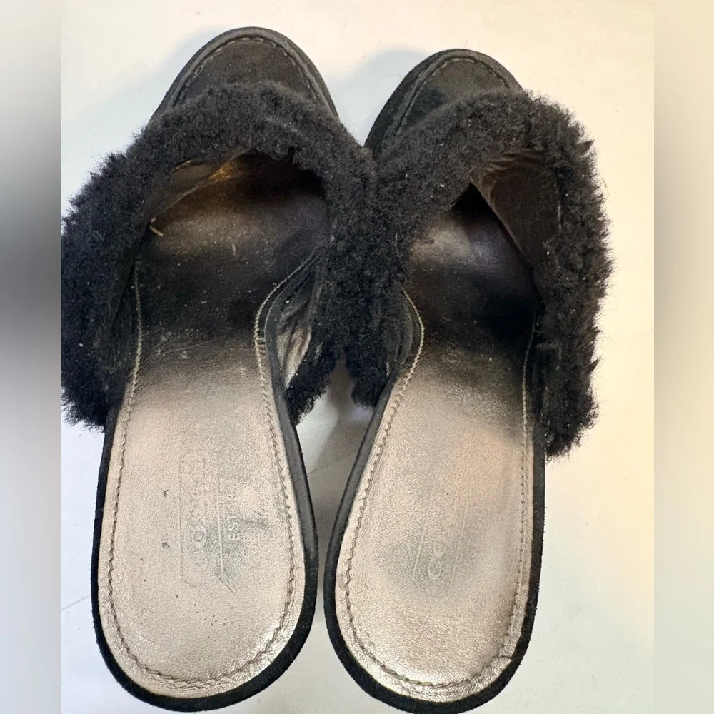 Coach Idyle Platform Mules in Black Suede and Faux-Shearling with Chain - Picture 4 of 16